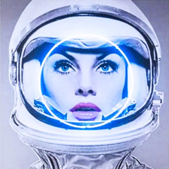 Meet your Posher, Lana - Picture 1 of 16